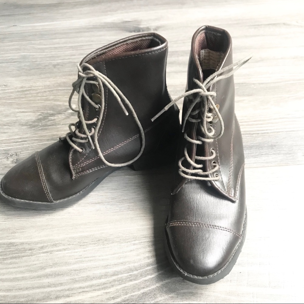 BROWN COMBAT BOOTS